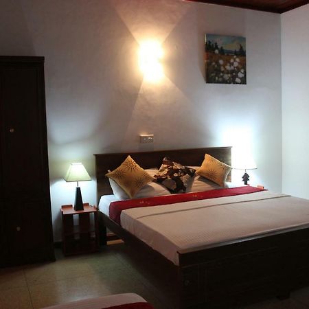 Guest Ryan Hotel Katunayaka Extérieur photo