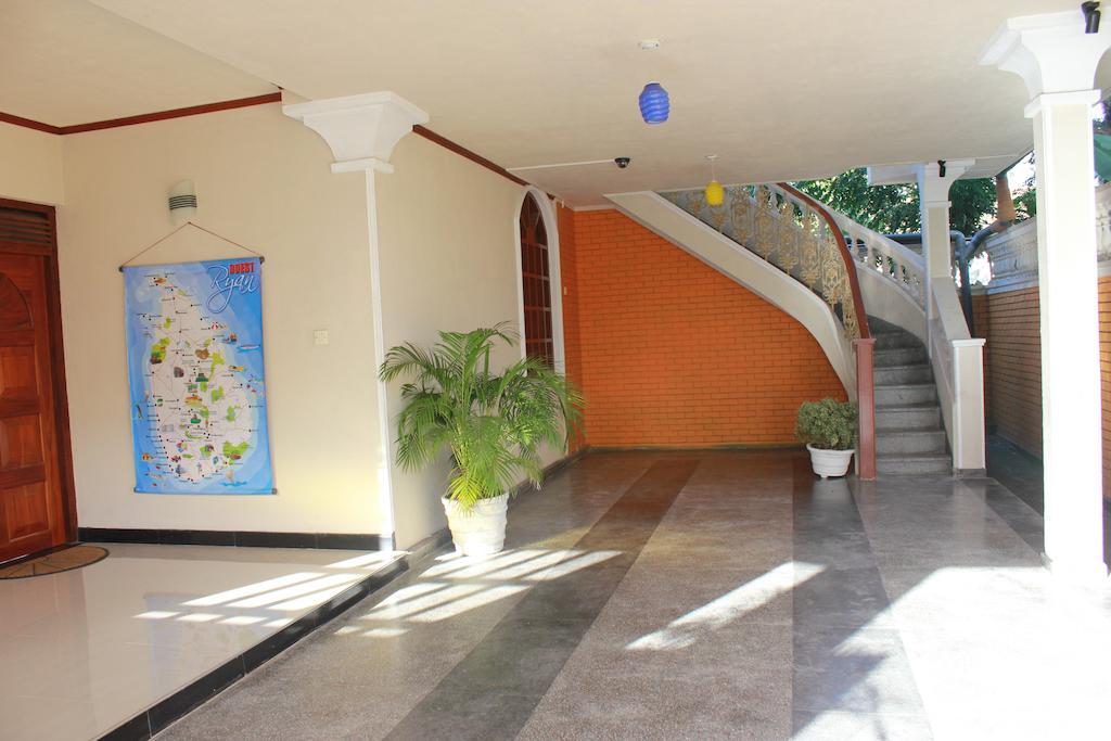 Guest Ryan Hotel Katunayaka Extérieur photo