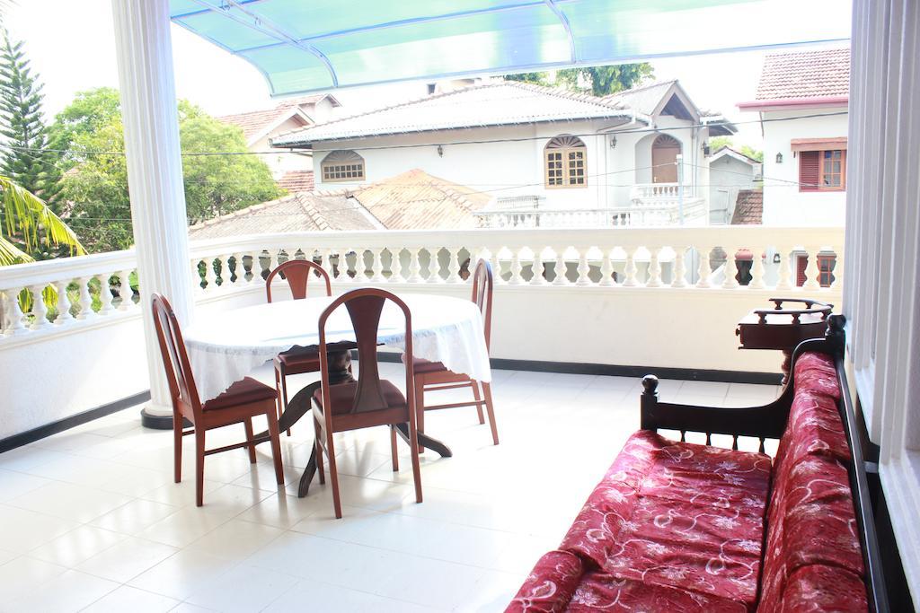Guest Ryan Hotel Katunayaka Extérieur photo