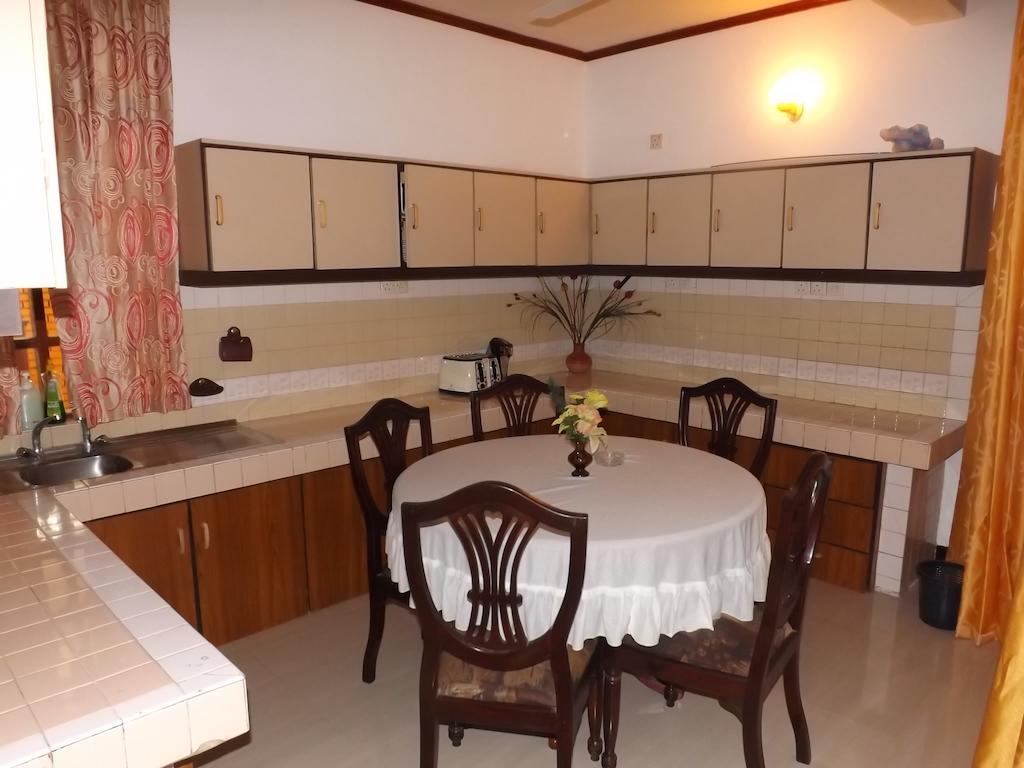 Guest Ryan Hotel Katunayaka Extérieur photo