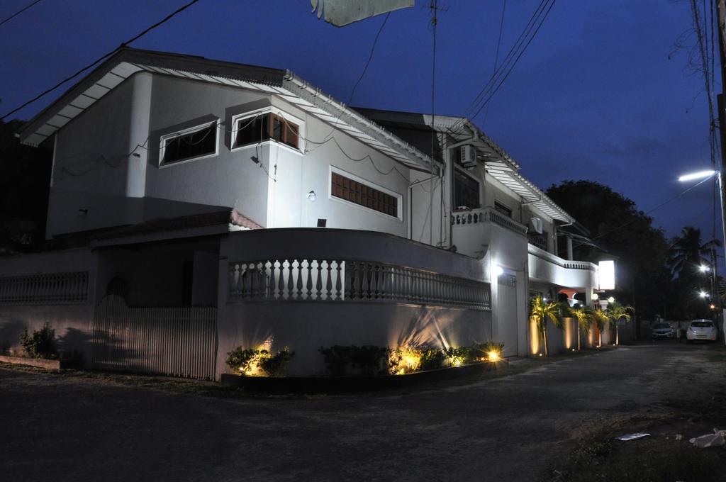 Guest Ryan Hotel Katunayaka Extérieur photo