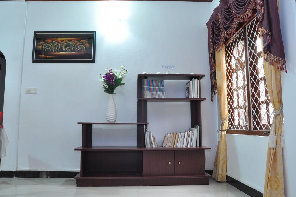 Guest Ryan Hotel Katunayaka Extérieur photo