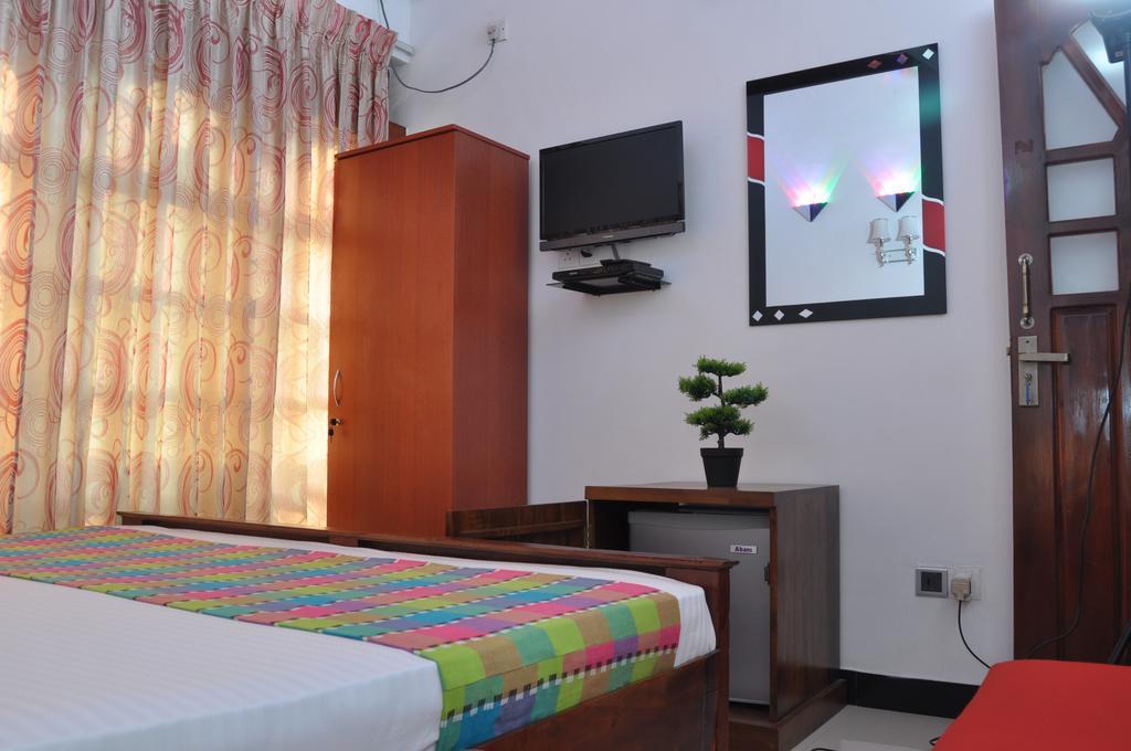 Guest Ryan Hotel Katunayaka Chambre photo