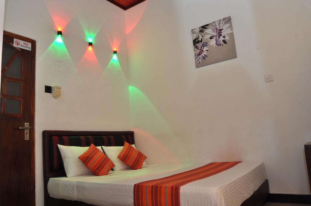 Guest Ryan Hotel Katunayaka Chambre photo