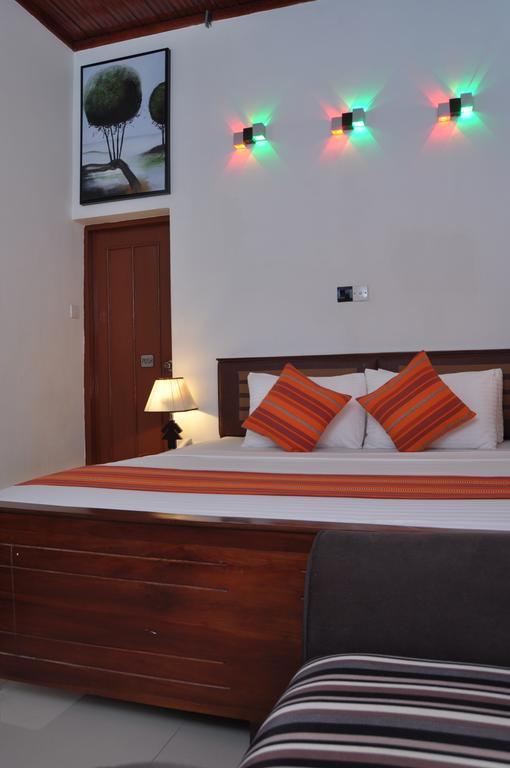 Guest Ryan Hotel Katunayaka Extérieur photo