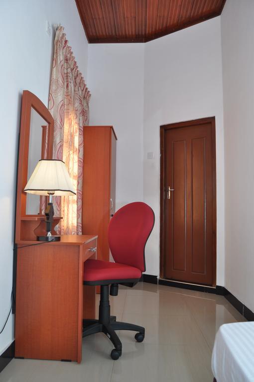 Guest Ryan Hotel Katunayaka Extérieur photo