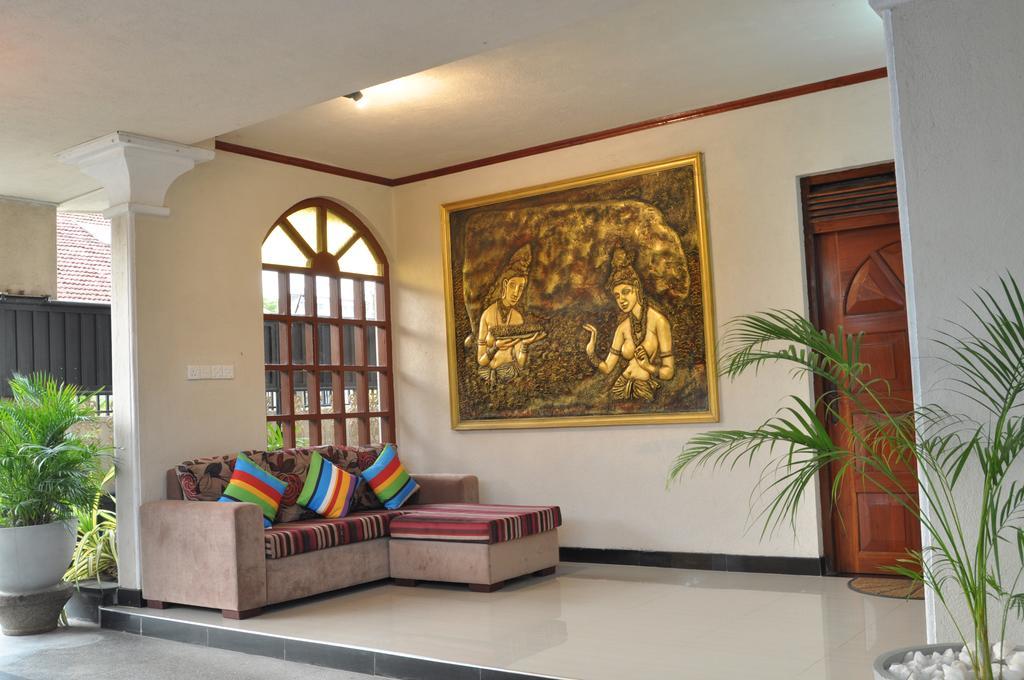 Guest Ryan Hotel Katunayaka Extérieur photo