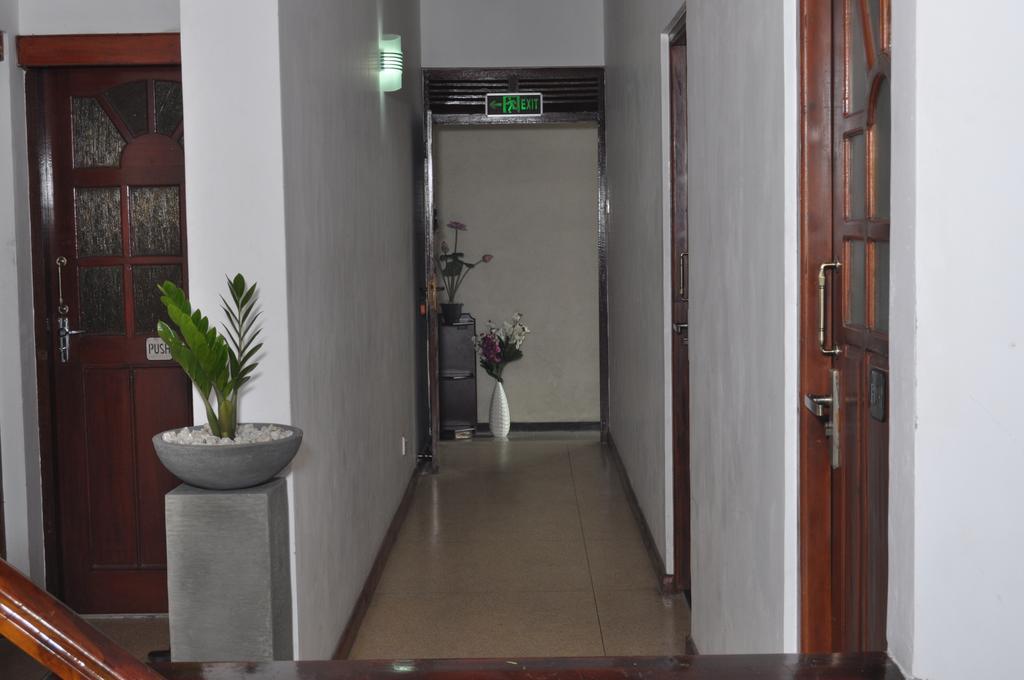 Guest Ryan Hotel Katunayaka Extérieur photo