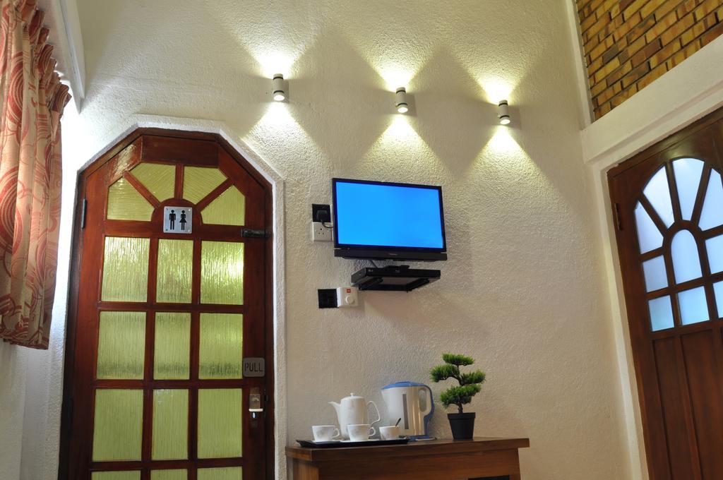Guest Ryan Hotel Katunayaka Extérieur photo