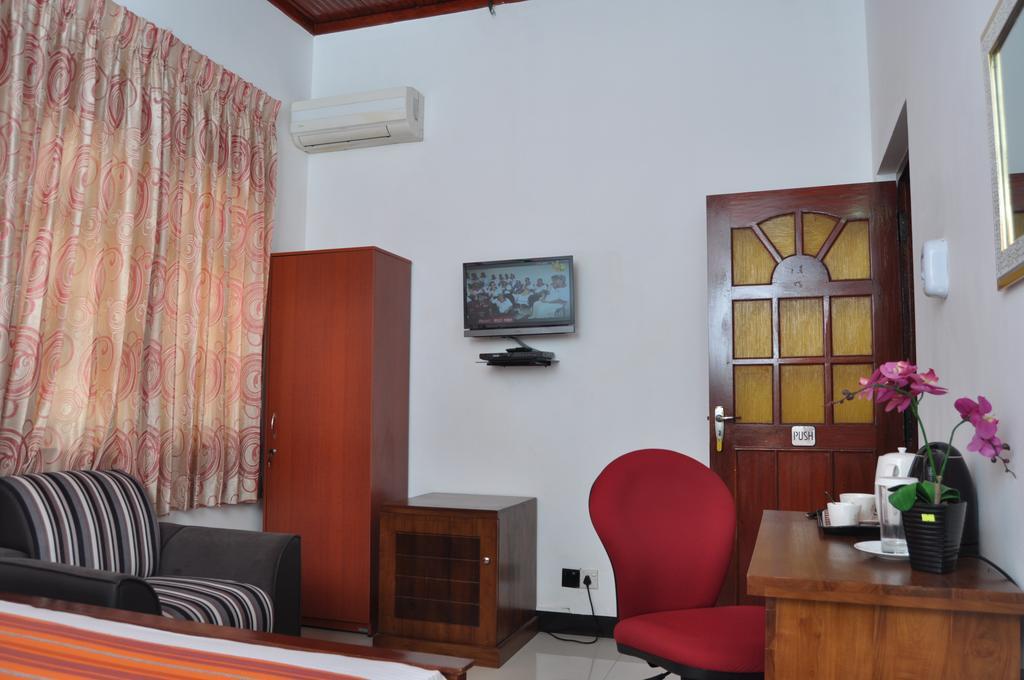 Guest Ryan Hotel Katunayaka Extérieur photo