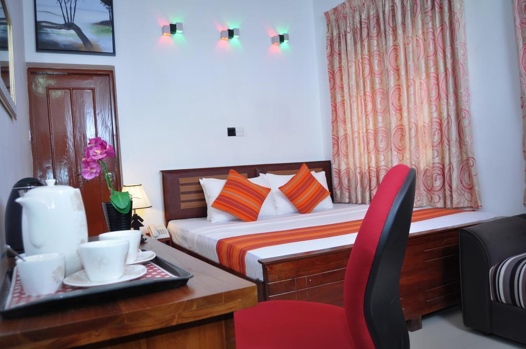 Guest Ryan Hotel Katunayaka Extérieur photo