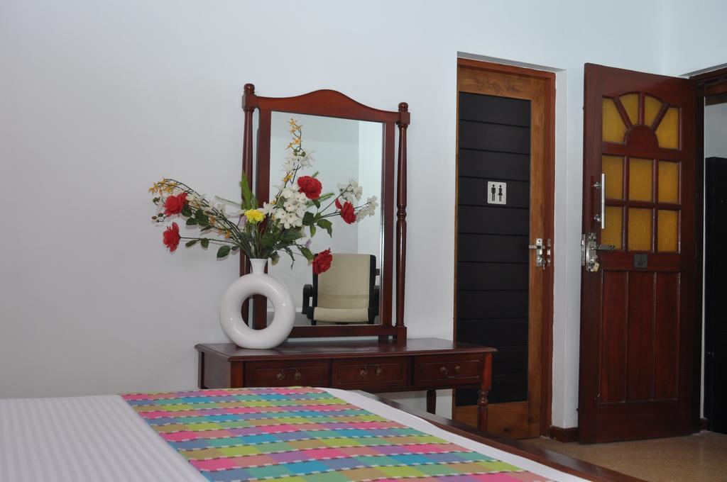 Guest Ryan Hotel Katunayaka Extérieur photo