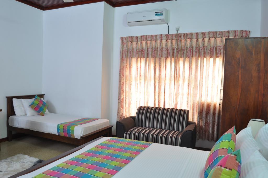 Guest Ryan Hotel Katunayaka Chambre photo