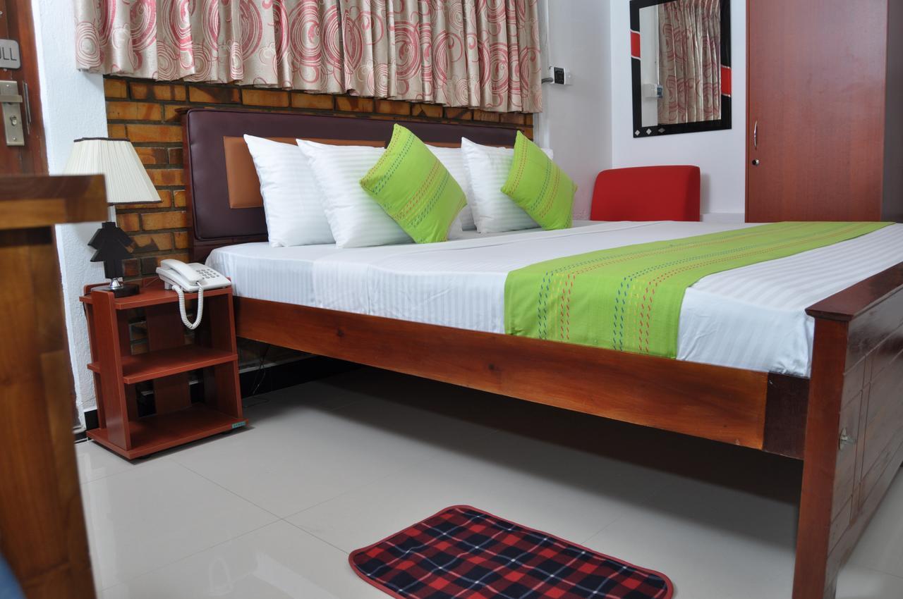 Guest Ryan Hotel Katunayaka Extérieur photo