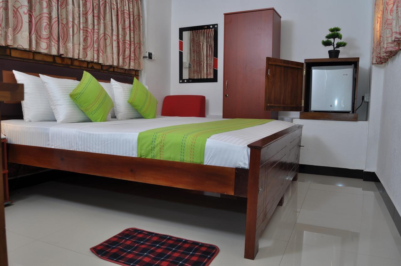 Guest Ryan Hotel Katunayaka Extérieur photo