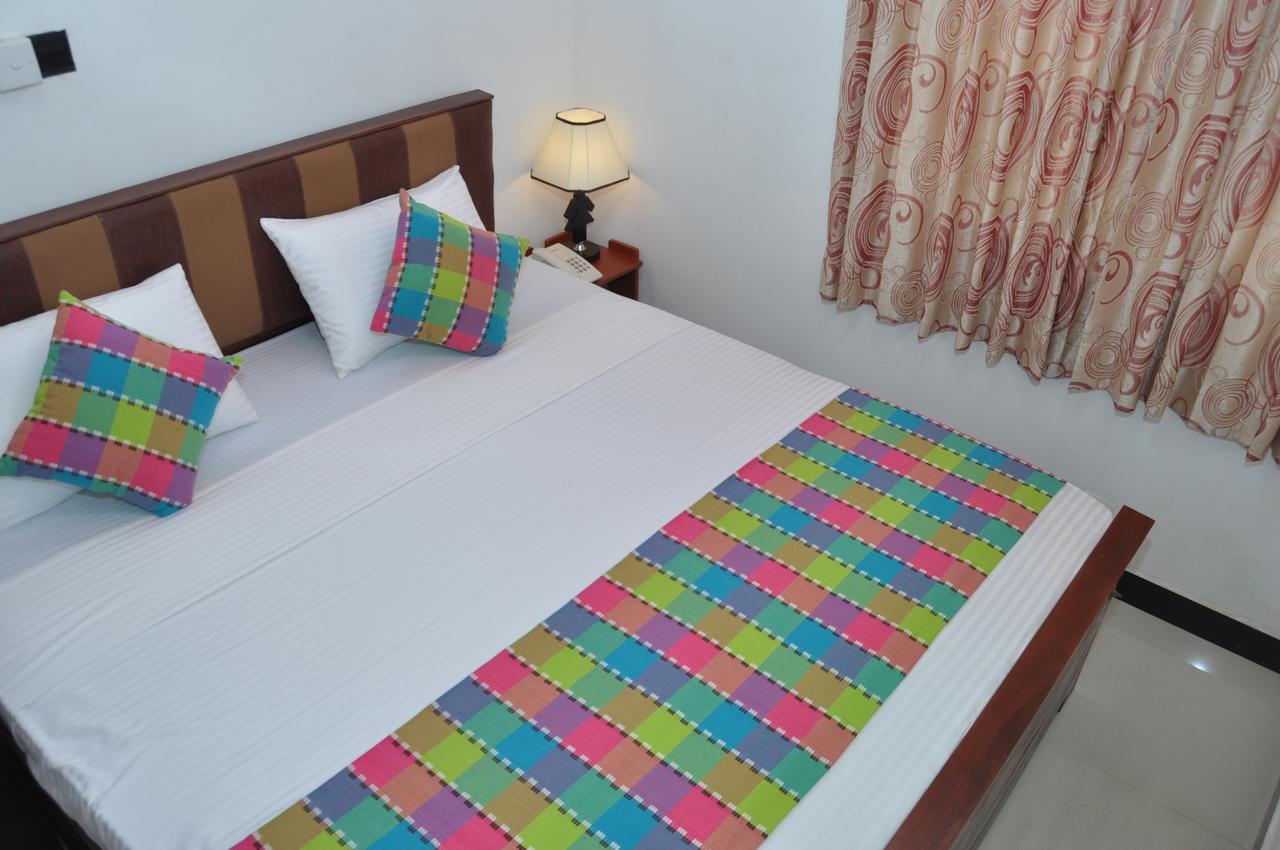 Guest Ryan Hotel Katunayaka Extérieur photo