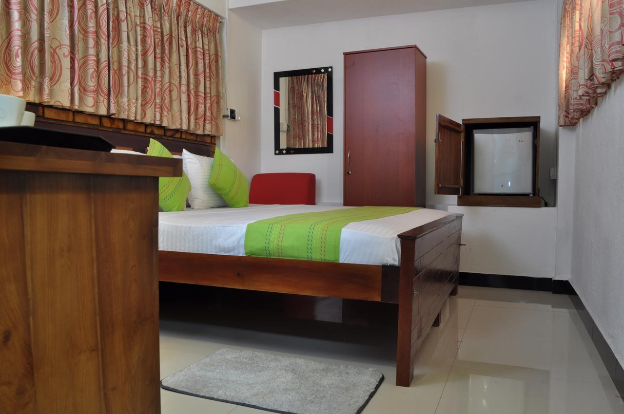 Guest Ryan Hotel Katunayaka Extérieur photo