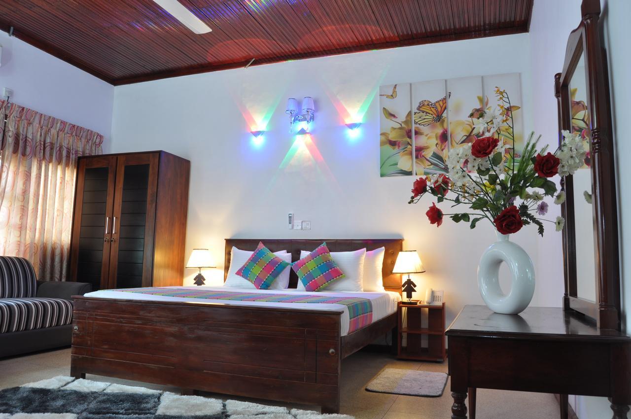 Guest Ryan Hotel Katunayaka Extérieur photo