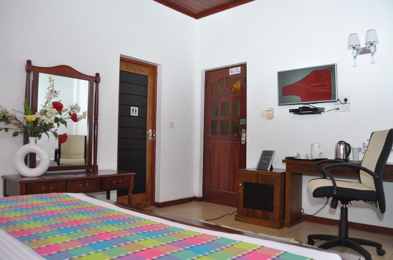 Guest Ryan Hotel Katunayaka Extérieur photo