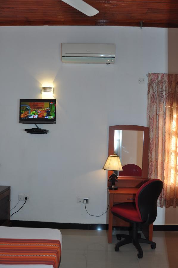 Guest Ryan Hotel Katunayaka Extérieur photo