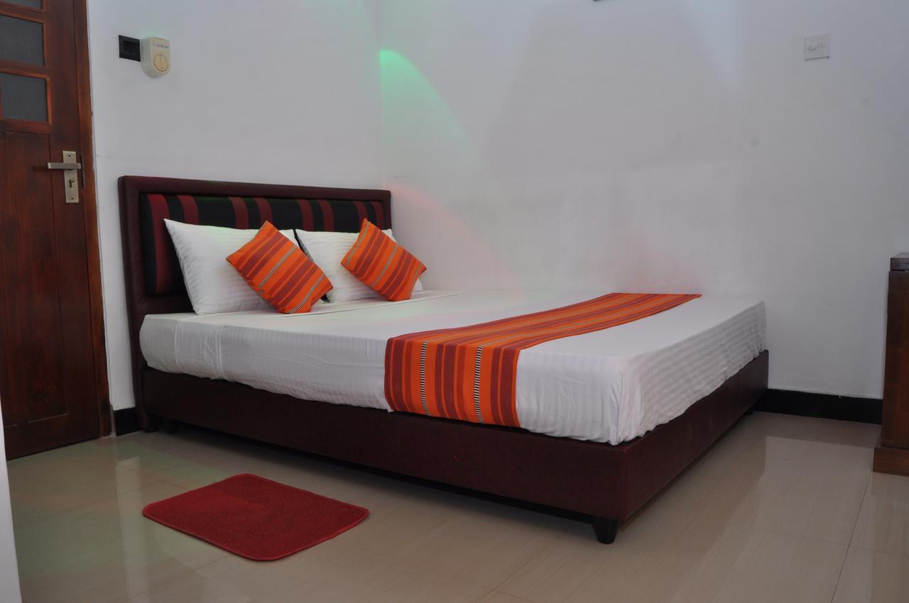 Guest Ryan Hotel Katunayaka Extérieur photo