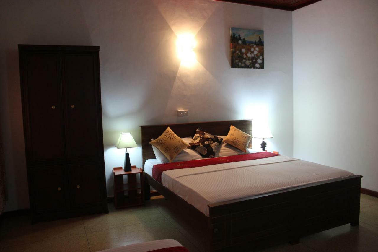 Guest Ryan Hotel Katunayaka Extérieur photo